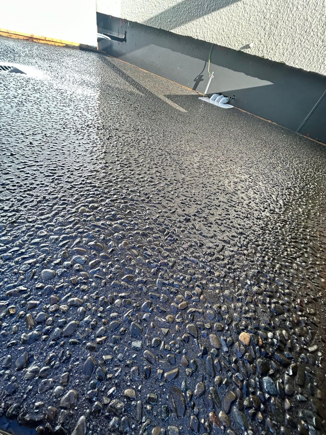 Exposed aggregate textured surface